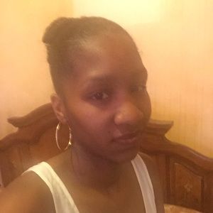 Meet your Posher, Monique