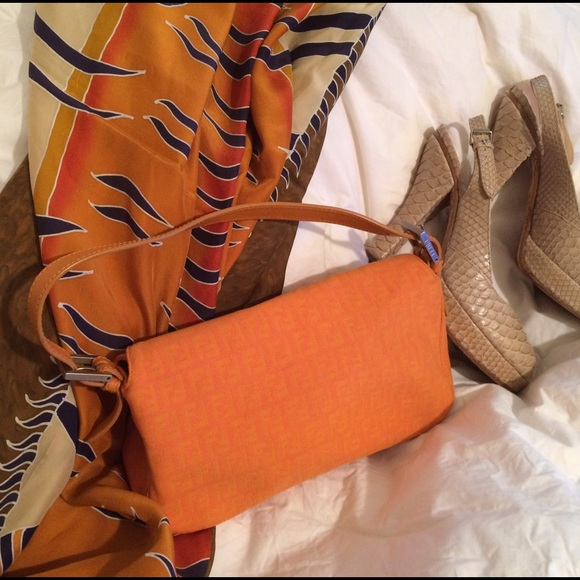 Orange FENDI Baguette Bag - Picture 2 of 4