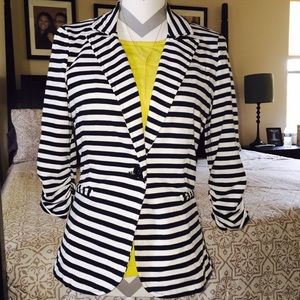 Cute Fitted black and white blazer