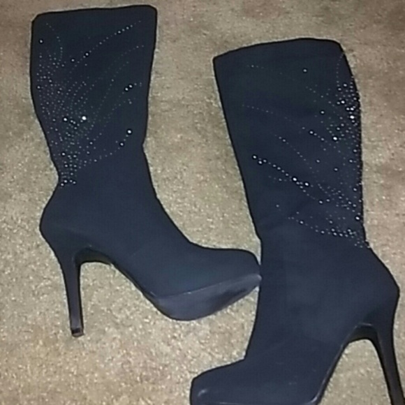 Beautiul boots with shiny stones. - Picture 1 of 3