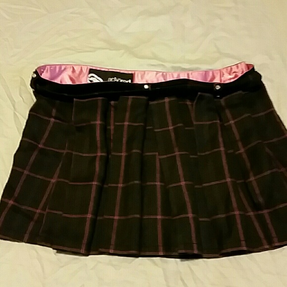 Echo Red pleated skirt - Picture 2 of 4