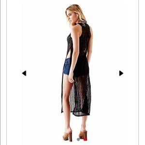 GUESS? Solid Black Side-Slit Top
