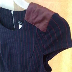 Hug those curves! Navy & red/brown leather  dress