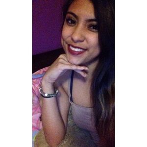 Meet your Posher, Alejandra