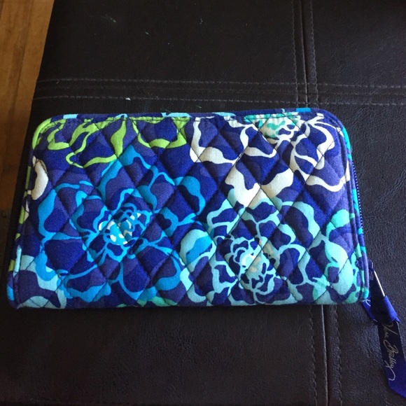 Vera Bradley Handbags - NWOT Vera Bradley Katalina Blues wallet