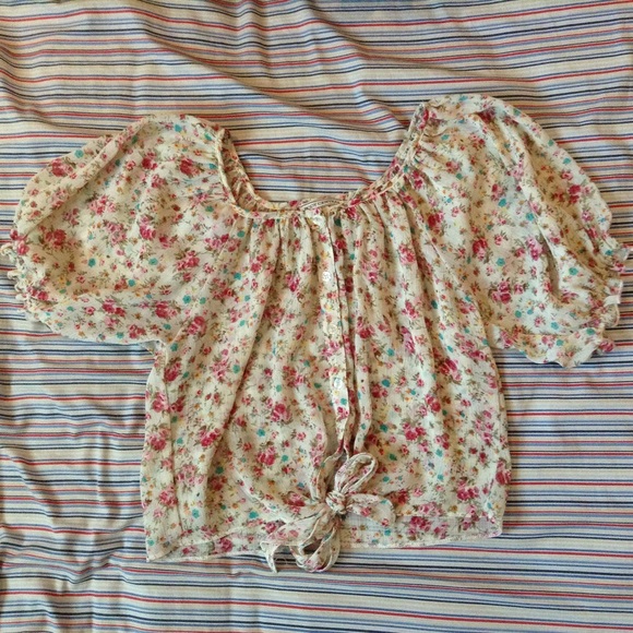 Floral cropped blouse