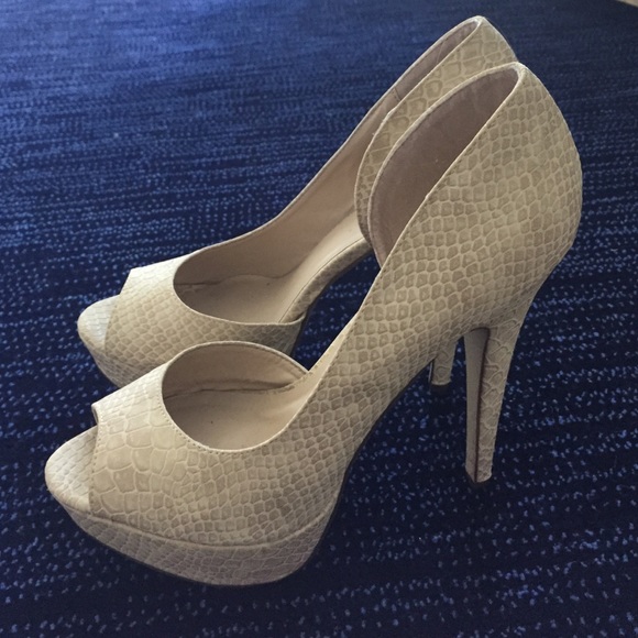 Breckelles Shoes - 💕👠💕 price lowered! Nude heels in good condit