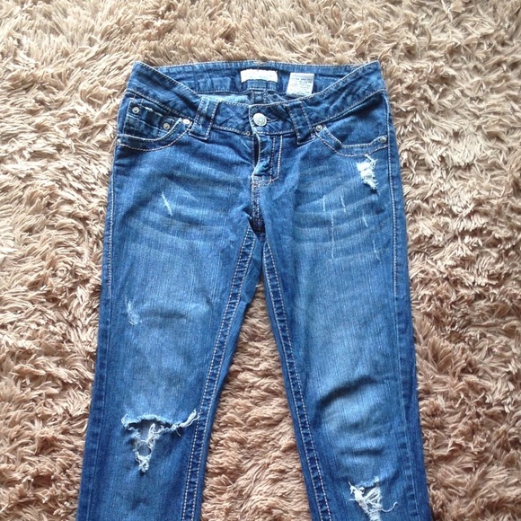 Jean with denim broken hole