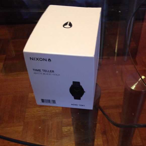 Nixon time teller