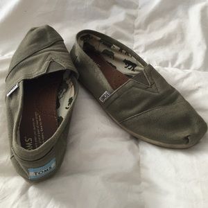 Size 6.5 olive green TOMS