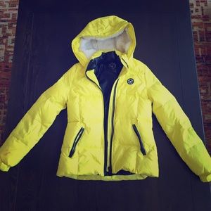 American Eagle soft coat yellow; New! Worn once