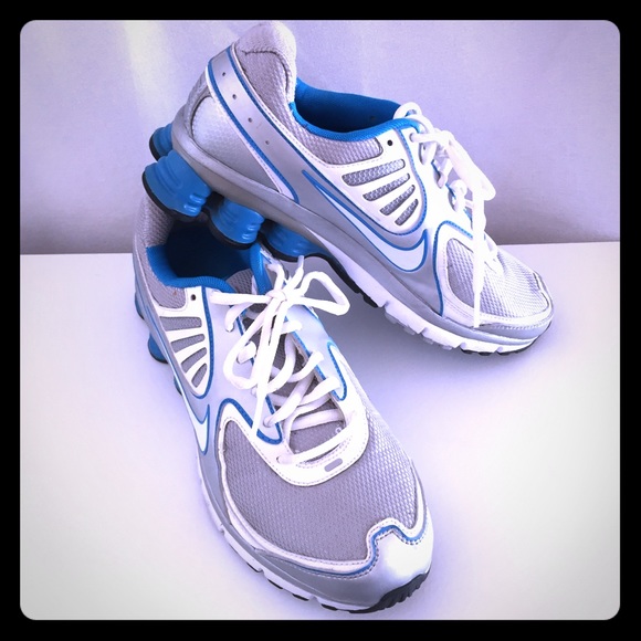 1-1 Nike women's tennis shoes