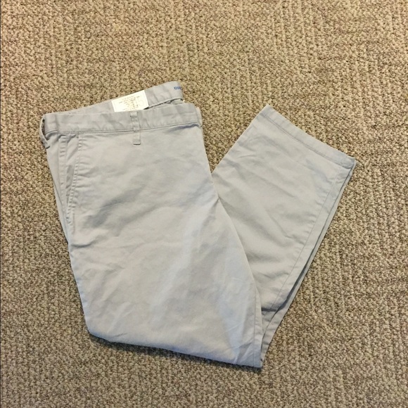 GAP light gray boyfriend khaki capri's - Picture 2 of 3