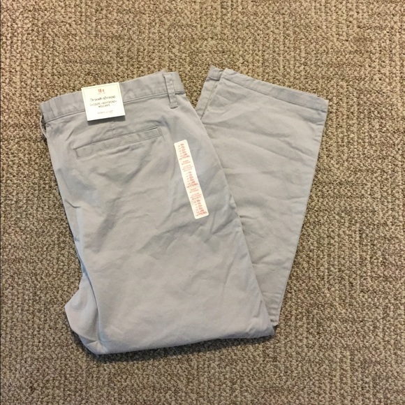 GAP light gray boyfriend khaki capri's - Picture 3 of 3