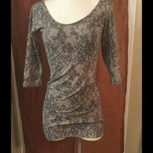 ▫️F21 Like New Knit Dress Floral Detail▫️