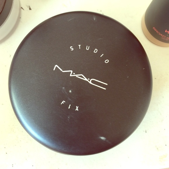 Mac Studio Fix powder foundation