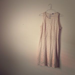 Lace cocktail dress with hole in the back
