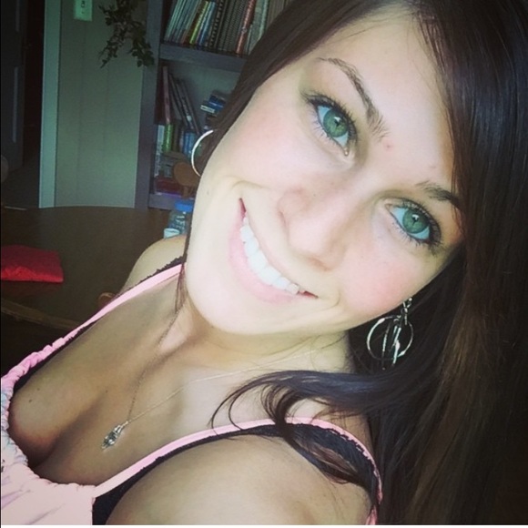 Meet your Posher, Brittni