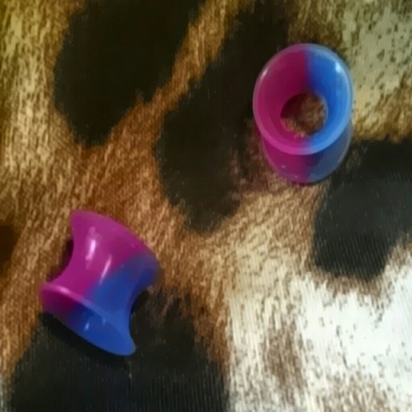 ❤️ Sold ❤️ 0 gauge Silicone Plugs