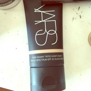 Nars pure radiant tinted moisturizer