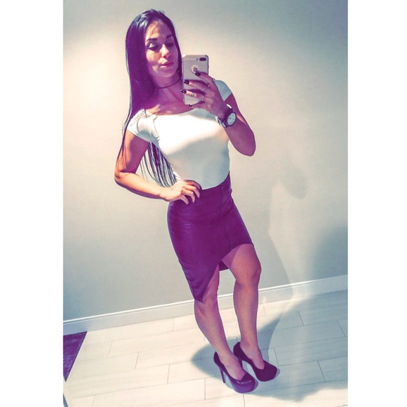 Meet your Posher, Stephanie - Picture 3 of 3