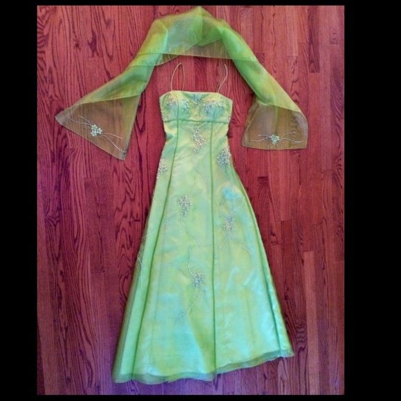 Must go, Make offers. Light lime green gown