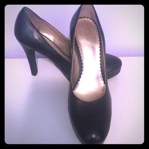 Jessica Simpson pumps