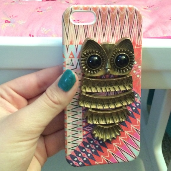 I'm selling an iPhone 5/5s owl phone case!