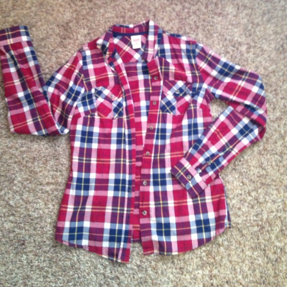 !!!Long sleeved plaid button up!!!