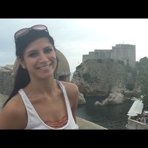 Meet your Posher, Holly