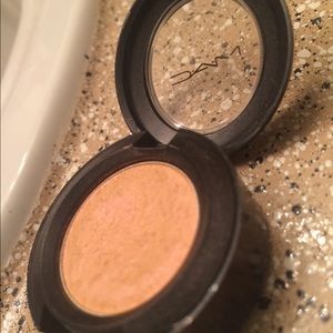 Mac "motif" eye shadow.