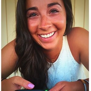 Meet your Posher, Dominique