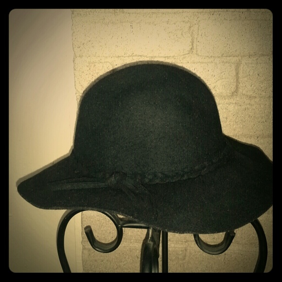Woolen Hat - Picture 1 of 1