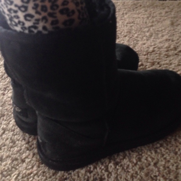 UGG black