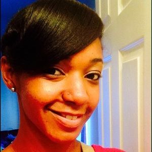 Meet your Posher, Dee