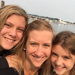 Meet your Posher, Cassandra