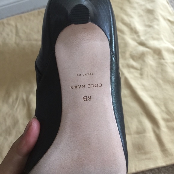 NWOB COLE HAAN CARLYLE leather heel  boots size 8B - Picture 3 of 4