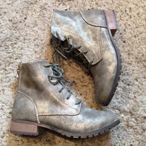 grey/taupe glitter lace up boots