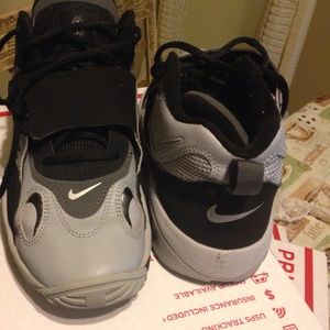 ‼️〽️ercari looking to sale Nike Black/Grey Turfs