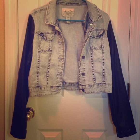 Denim Jacket with leather sleeves✨💙