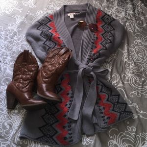 Grey duster with red-orange print