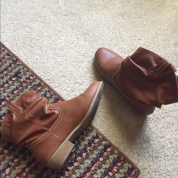 Super cute brown booties