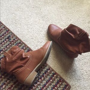 Super cute brown booties