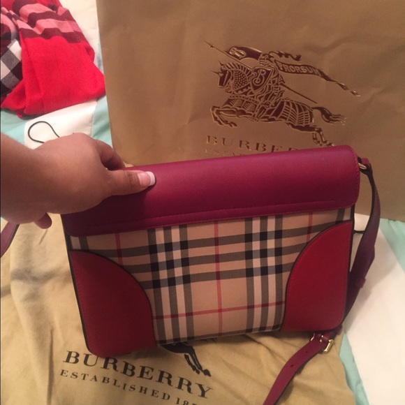 New Burberry Bag 💕 - Picture 2 of 3