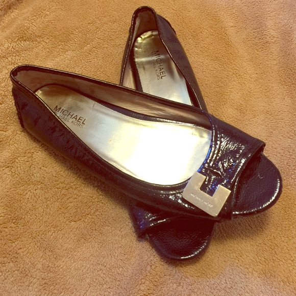 Peep toe flats