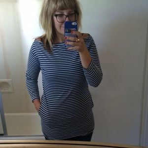 American apparel dress/shirt has pockets