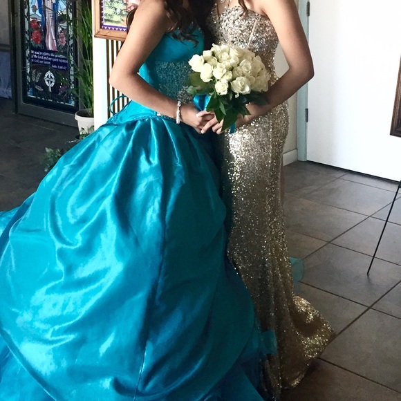 Gold prom dress💓