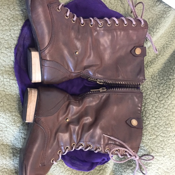 Combat boots
