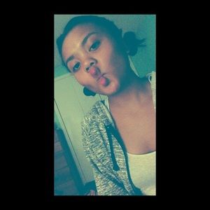 Meet your Posher, Kayla