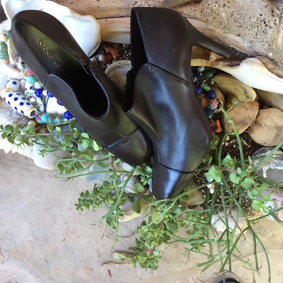 Antonio Melani brown leather zip up bootie size 10